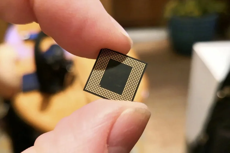 Artículo sobre la victoria judicial de Qualcomm frente a ARM y su impacto directo en el desarrollo de nuevos procesadores para PC. Análisis de hardware, patentes tecnológicas y consultoría informática de nuestro servicio técnico en Barcelona.