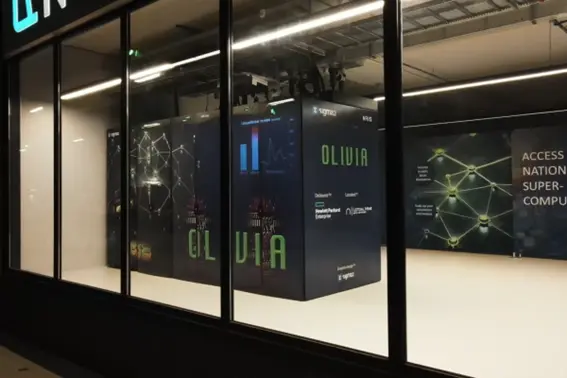 Procesador de alto rendimiento AMD EPYC instalado en un servidor de datos e infraestructura de supercomputación